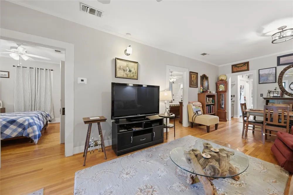 156 2nd Avenue Columbus, TX 78934