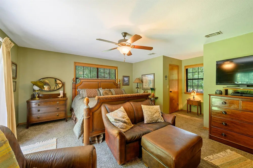 24 Sunfish Creek Trail Smithville, OK 74957