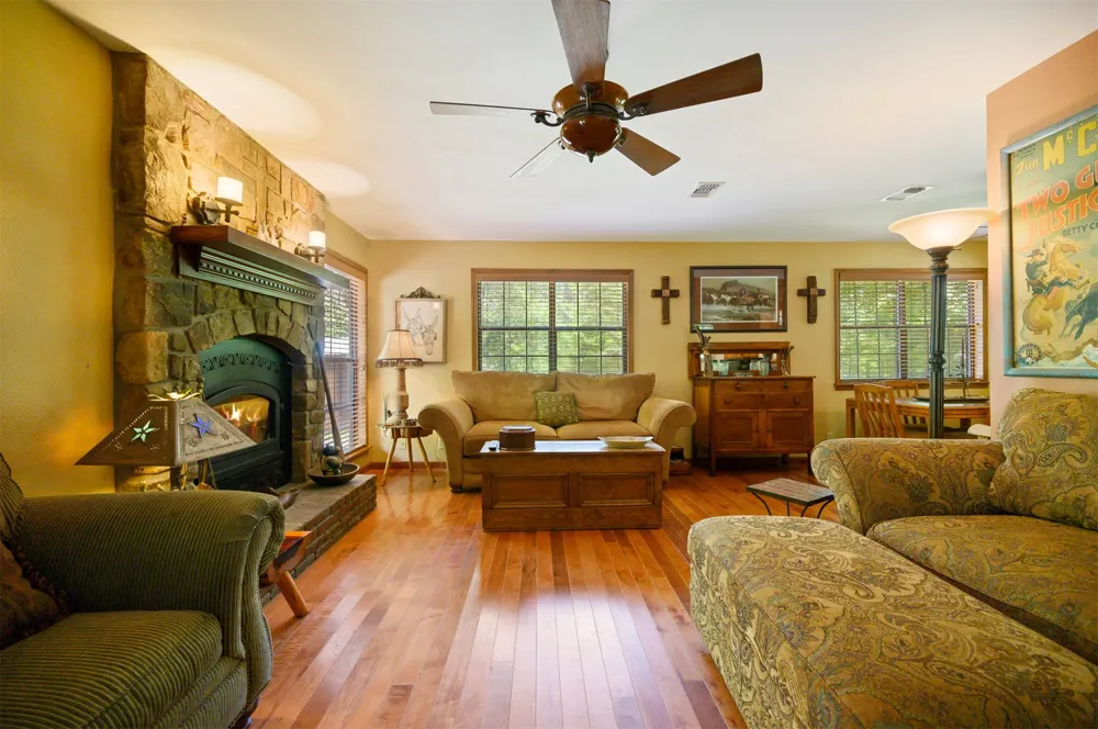 24 Sunfish Creek Trail Smithville, OK 74957