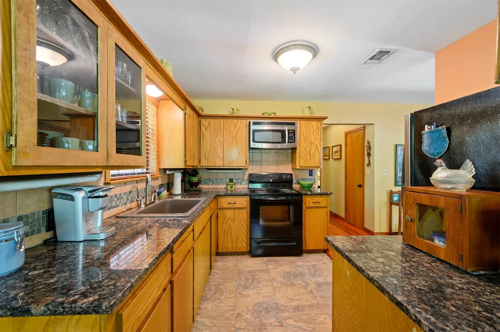 24 Sunfish Creek Trail Smithville, OK 74957