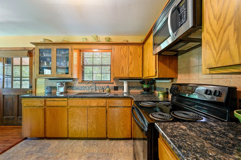 24 Sunfish Creek Trail Smithville, OK 74957