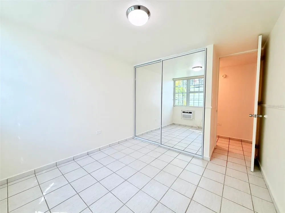 Cond Monte Mayor LAS CUMBRES #301 Guaynabo, PR 00969
