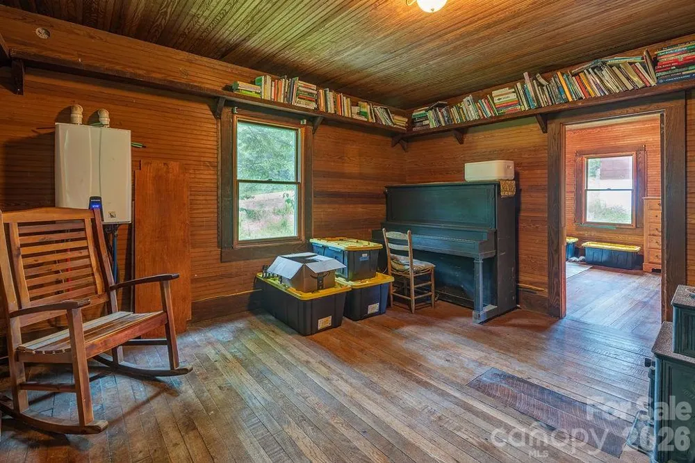8485 Meadow Fork Road Hot Springs, NC 28743