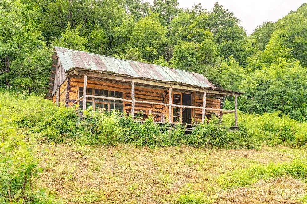 8485 Meadow Fork Road Hot Springs, NC 28743