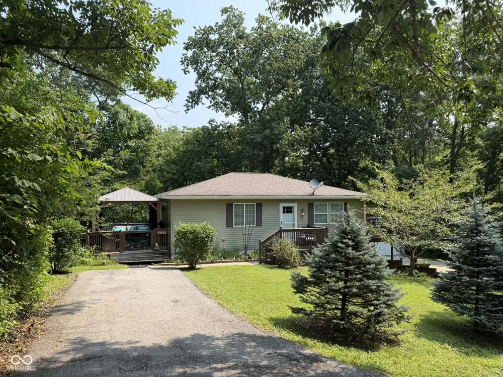 9712 E Mitchell Drive Rockville, IN 47872