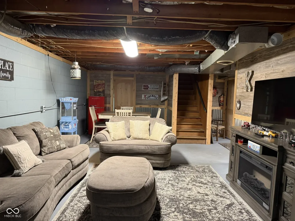 9712 E Mitchell Drive Rockville, IN 47872
