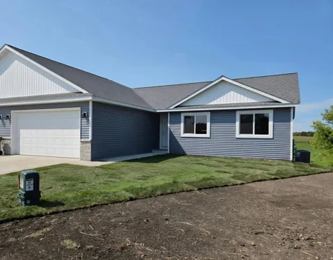 218 Fischer Court NW