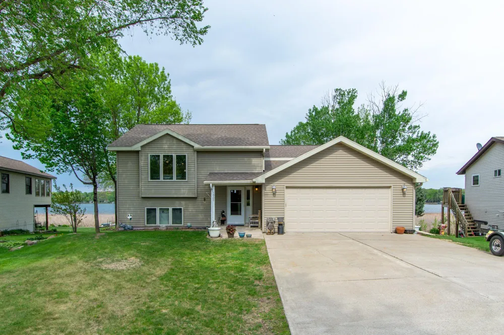 1900 White Cloud Drive E Isle, MN 56342