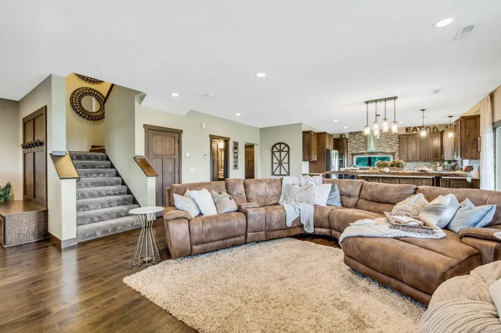 6699 313th Avenue NE North Branch, MN 55056
