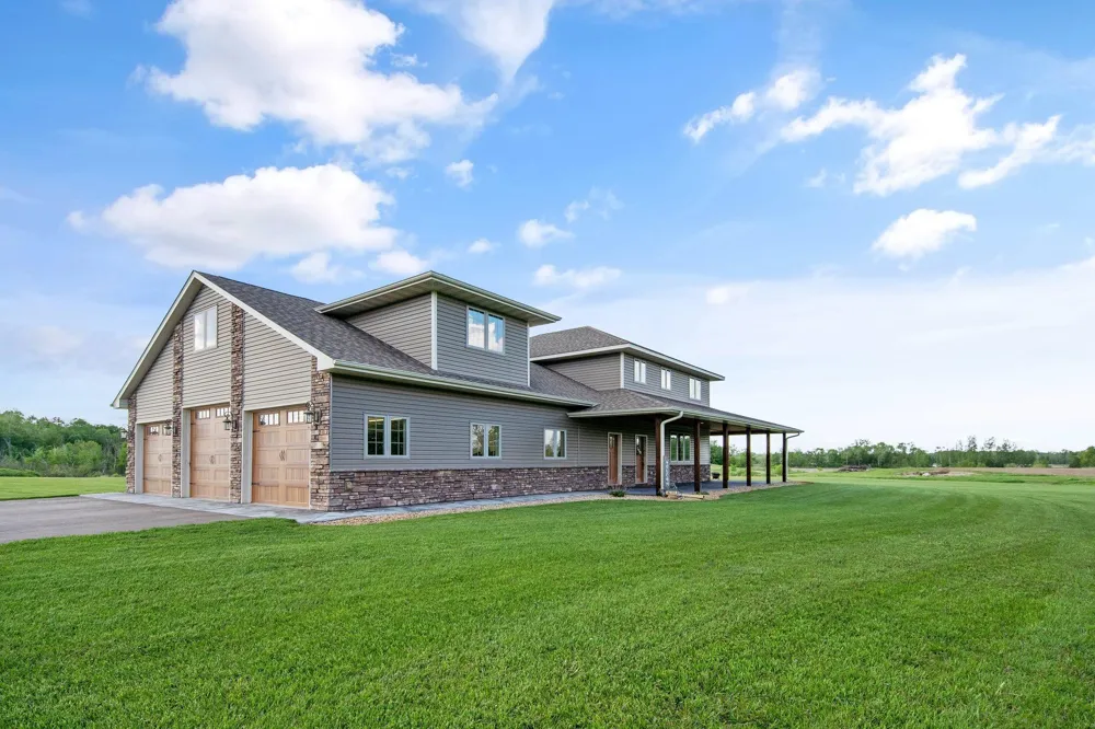 6699 313th Avenue NE North Branch, MN 55056