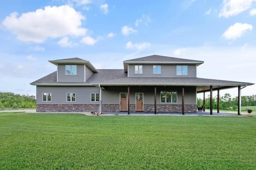6699 313th Avenue NE North Branch, MN 55056