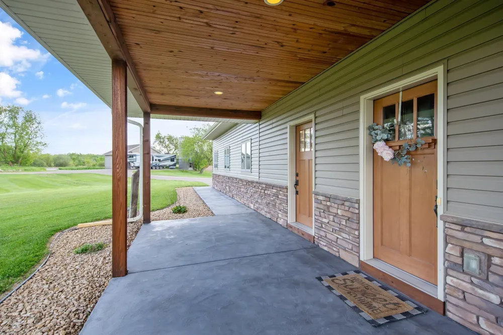 6699 313th Avenue NE North Branch, MN 55056