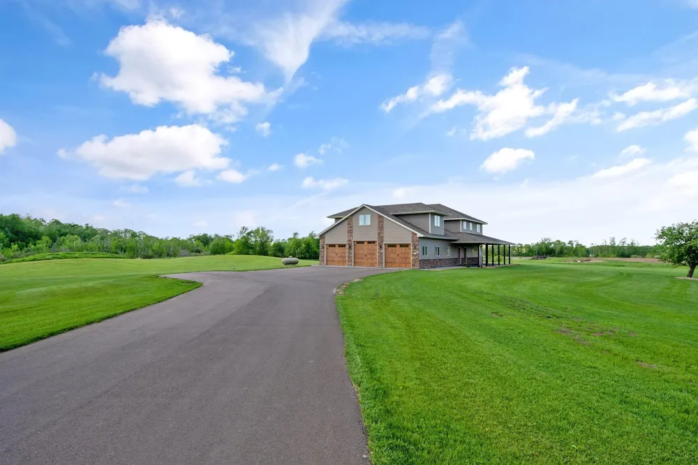 6699 313th Avenue NE North Branch, MN 55056