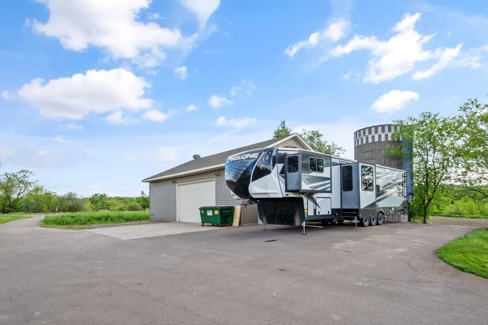 6699 313th Avenue NE North Branch, MN 55056