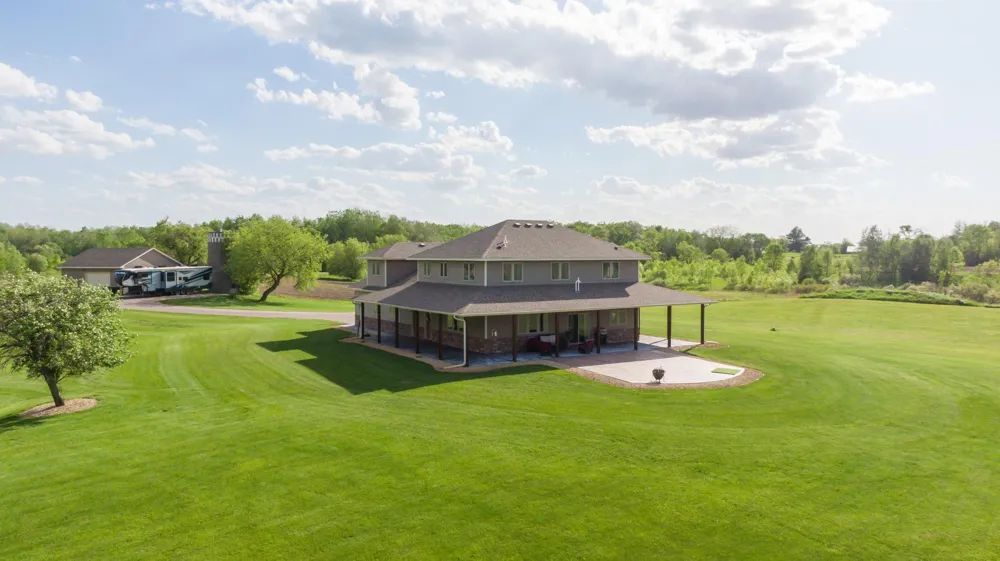 6699 313th Avenue NE North Branch, MN 55056