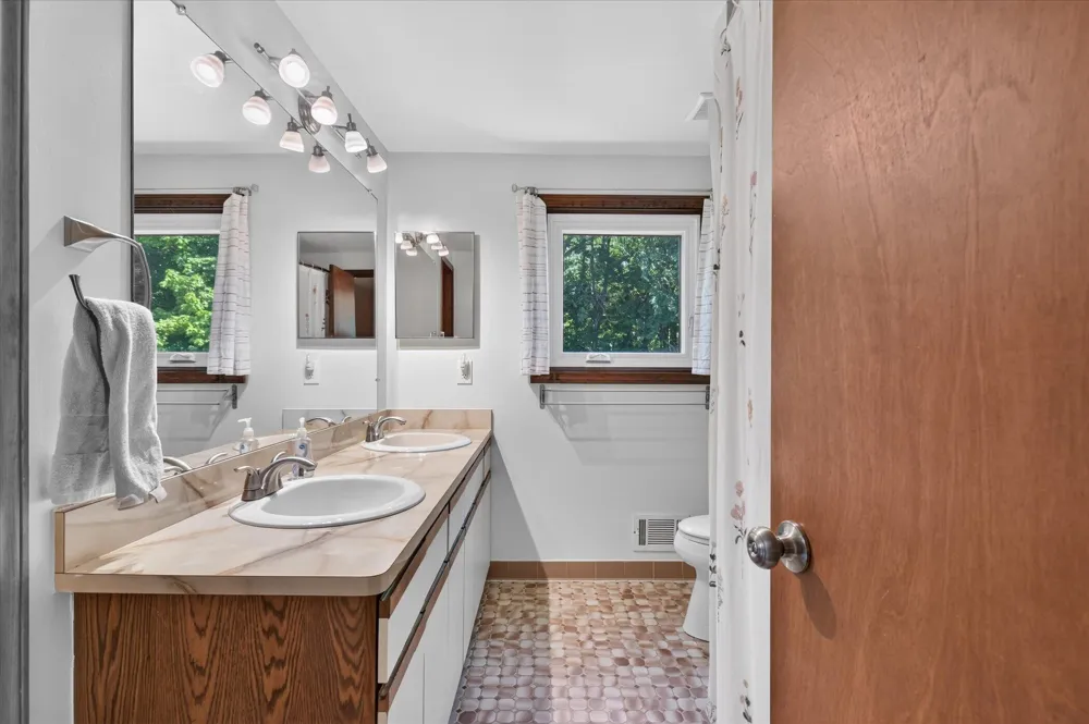 5769 Meadowview Street Ypsilanti, MI 48197