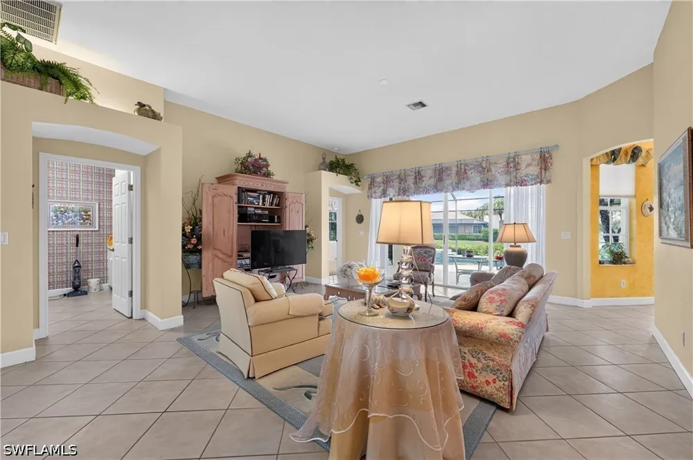 Island Cove Circle Naples, FL 34109