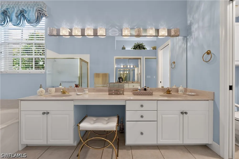 Island Cove Circle Naples, FL 34109