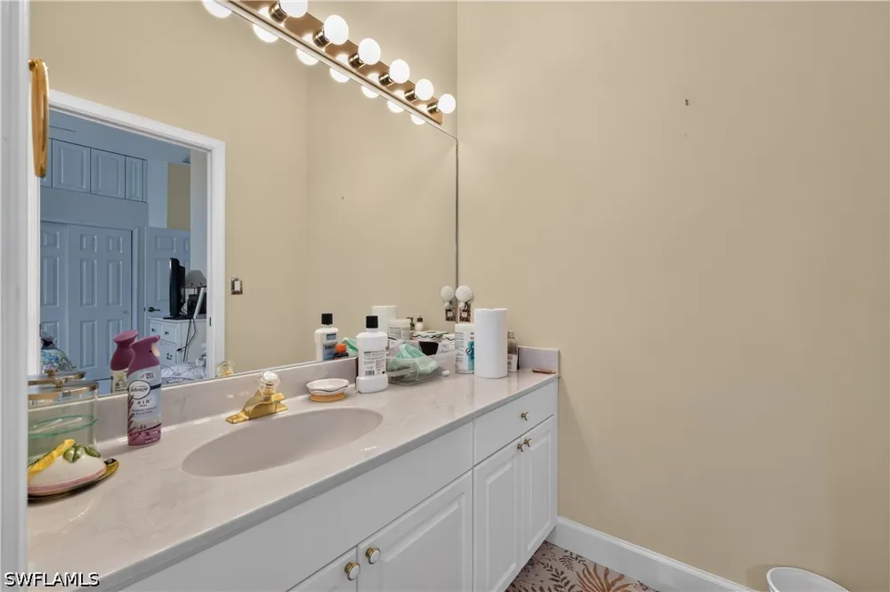 Island Cove Circle Naples, FL 34109