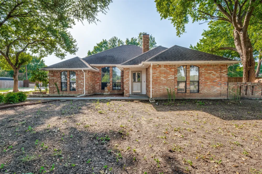 901 Winding Creek Trail Oak Leaf, TX 75154