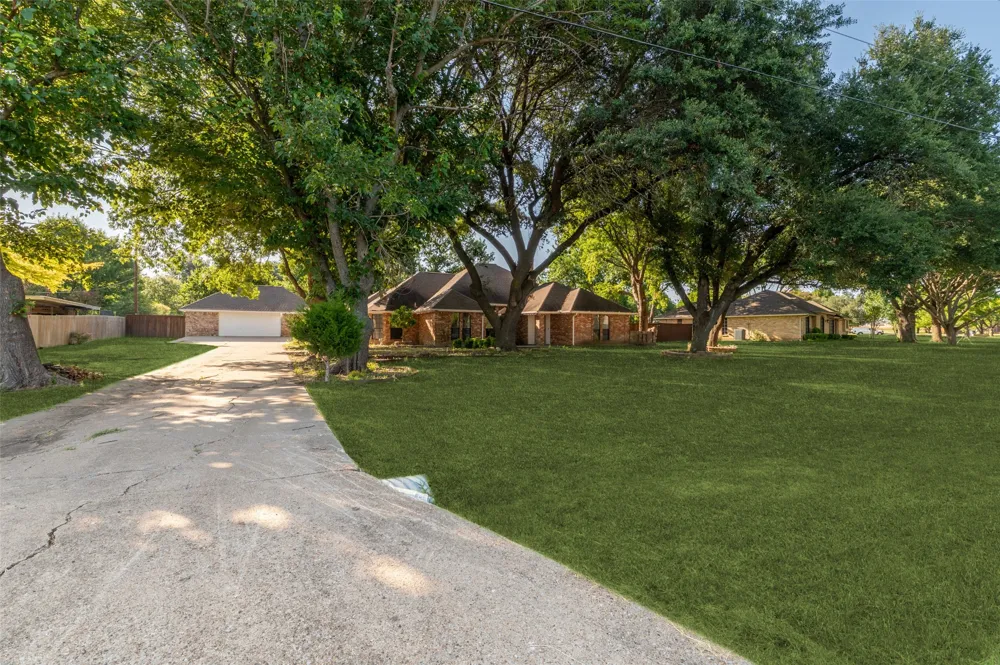901 Winding Creek Trail Oak Leaf, TX 75154
