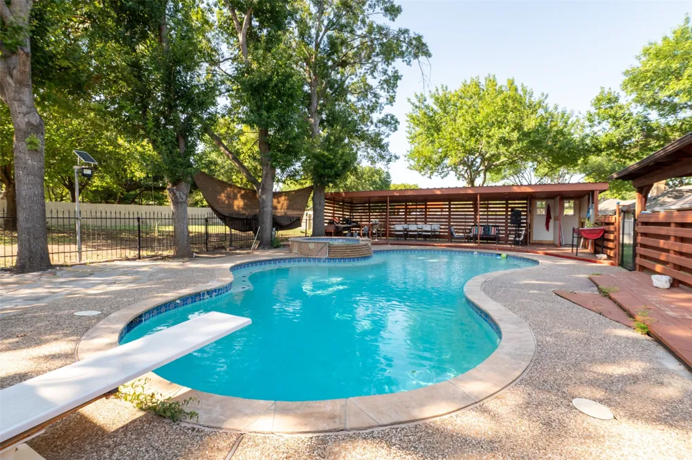 901 Winding Creek Trail Oak Leaf, TX 75154