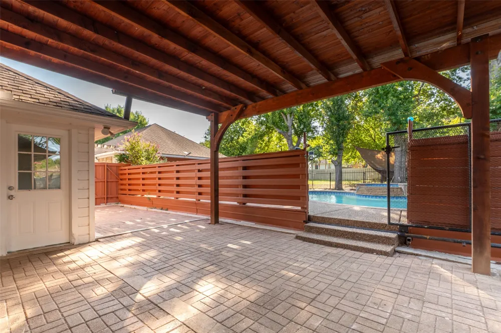 901 Winding Creek Trail Oak Leaf, TX 75154