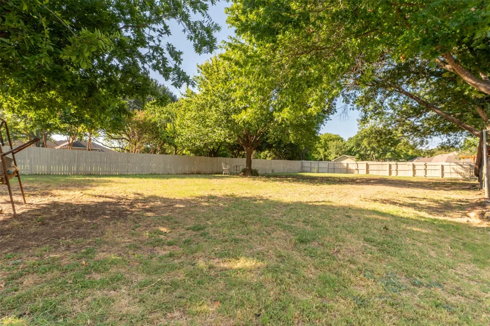 901 Winding Creek Trail Oak Leaf, TX 75154