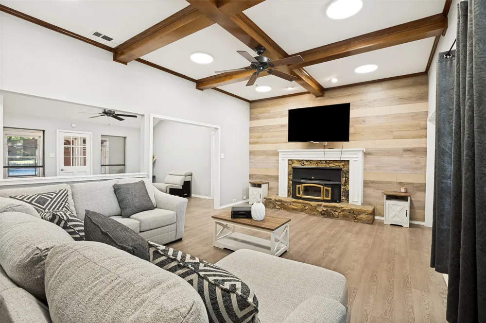 901 Winding Creek Trail Oak Leaf, TX 75154