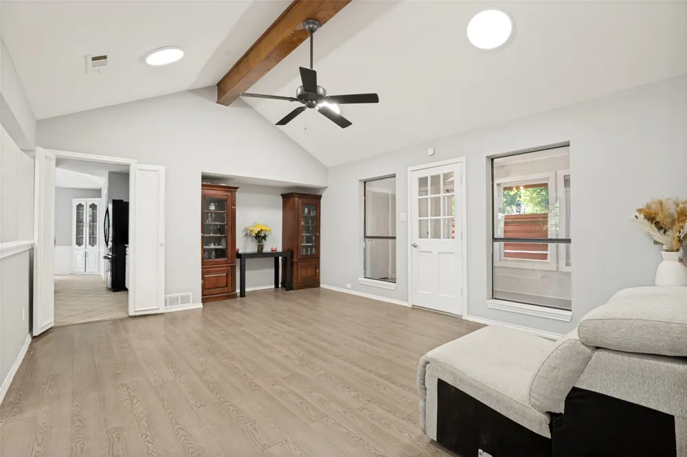 901 Winding Creek Trail Oak Leaf, TX 75154