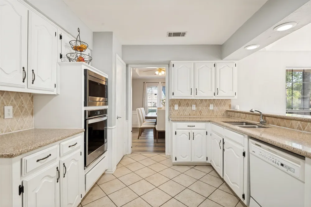 901 Winding Creek Trail Oak Leaf, TX 75154