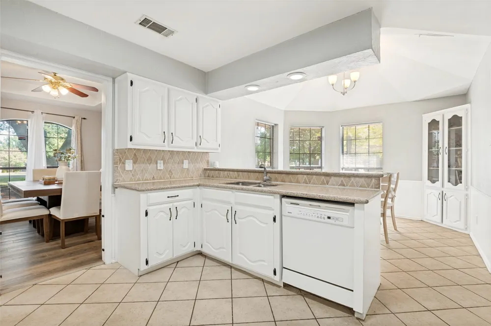 901 Winding Creek Trail Oak Leaf, TX 75154