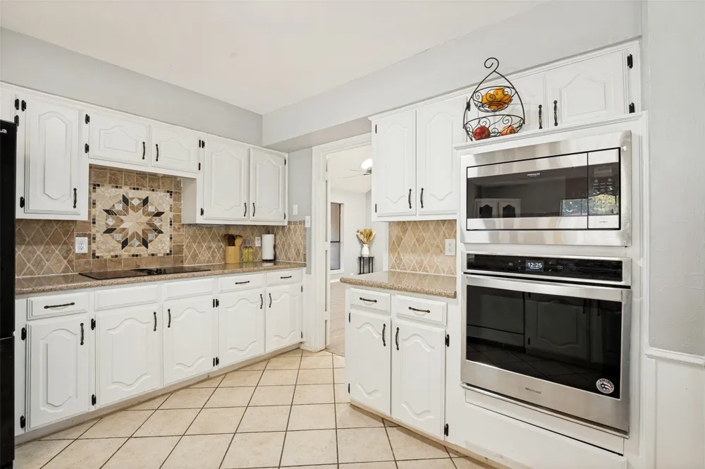 901 Winding Creek Trail Oak Leaf, TX 75154