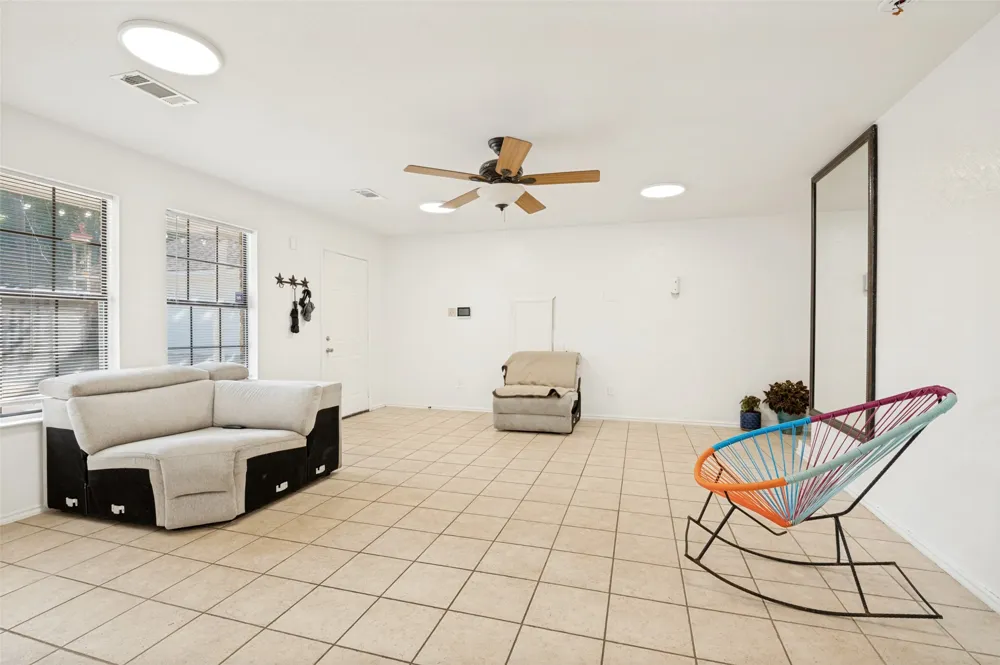 901 Winding Creek Trail Oak Leaf, TX 75154