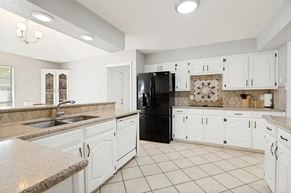 901 Winding Creek Trail Oak Leaf, TX 75154