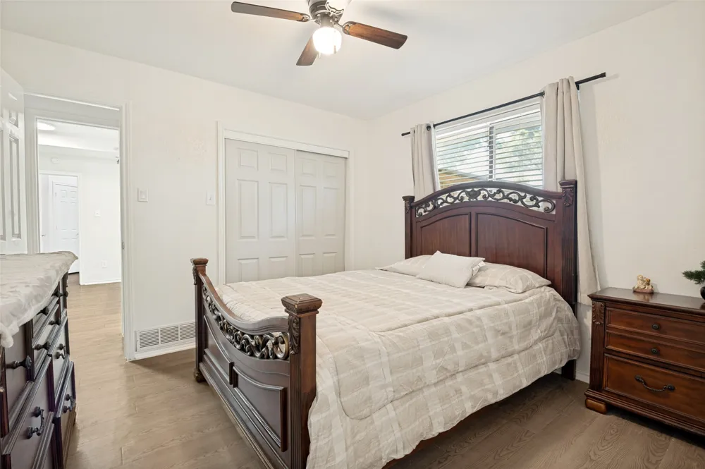901 Winding Creek Trail Oak Leaf, TX 75154