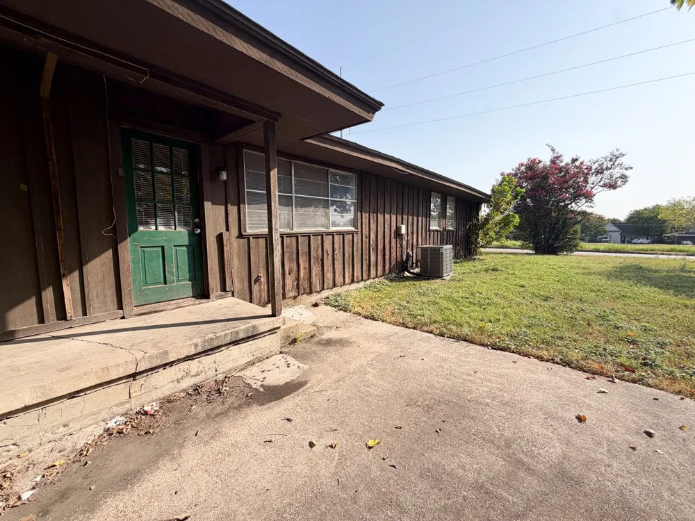101 W Latimer Street #B Ennis, TX 75119