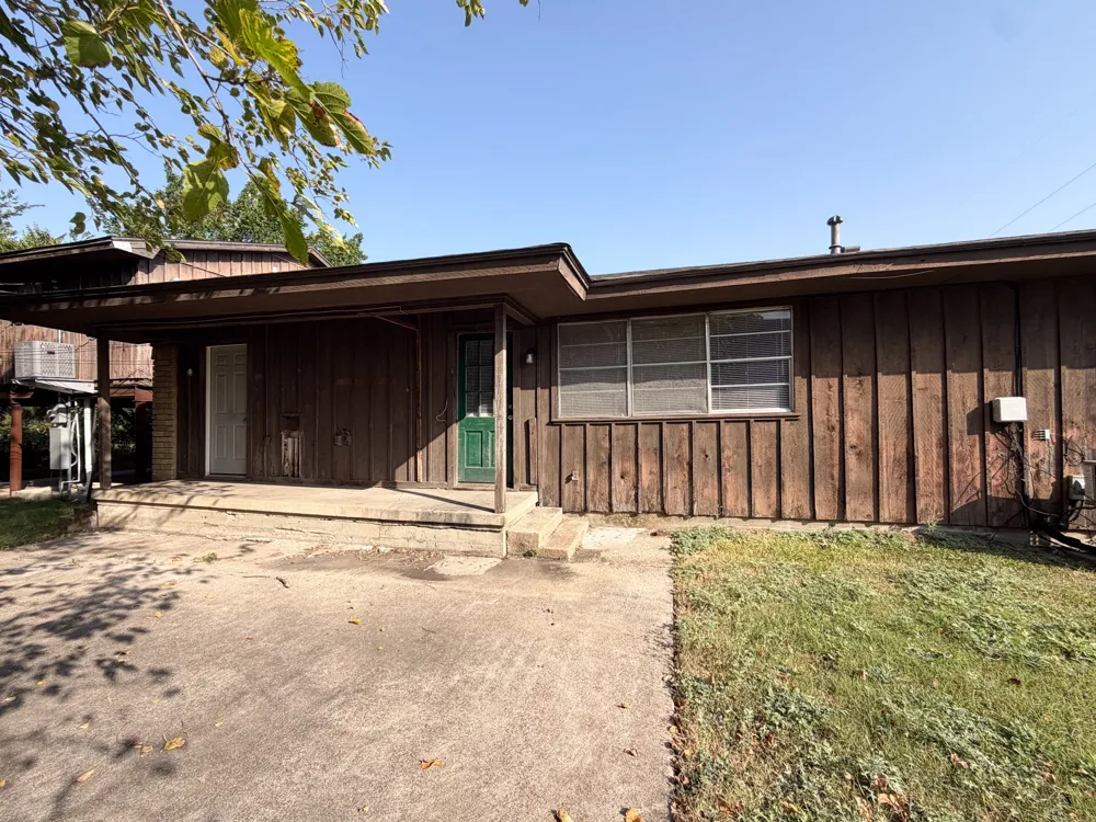 101 W Latimer Street #B Ennis, TX 75119