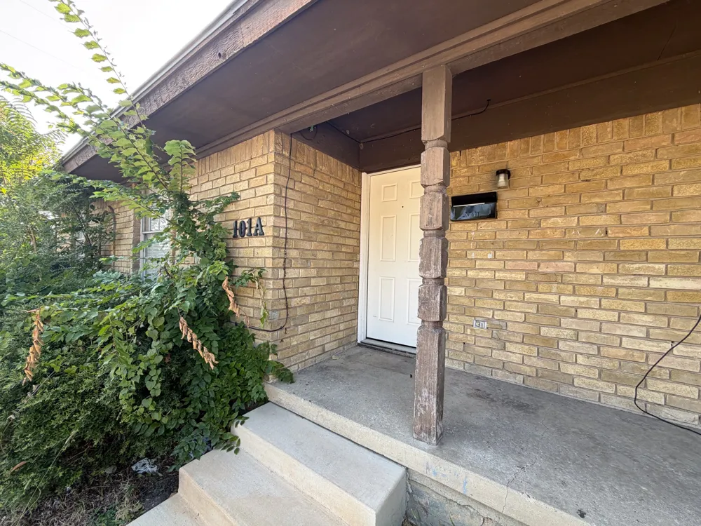 101 W Latimer Street #B Ennis, TX 75119