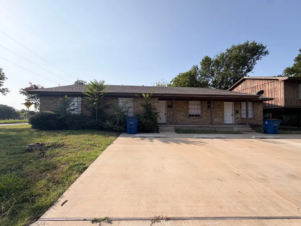 101 W Latimer Street #B Ennis, TX 75119