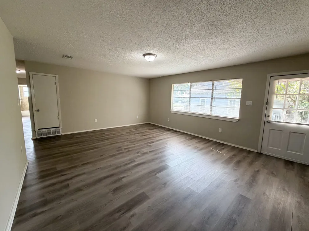 101 W Latimer Street #B Ennis, TX 75119