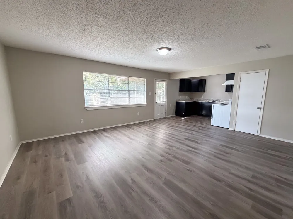 101 W Latimer Street #B Ennis, TX 75119