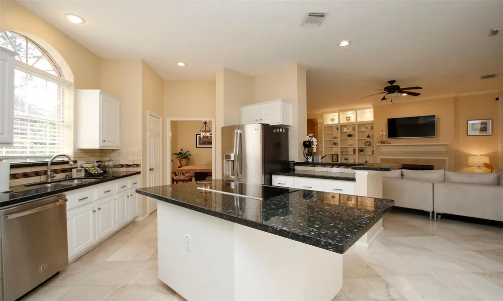 19 E Sunny Slope Circle The Woodlands, TX 77381