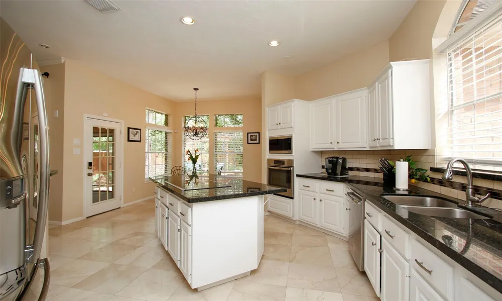 19 E Sunny Slope Circle The Woodlands, TX 77381