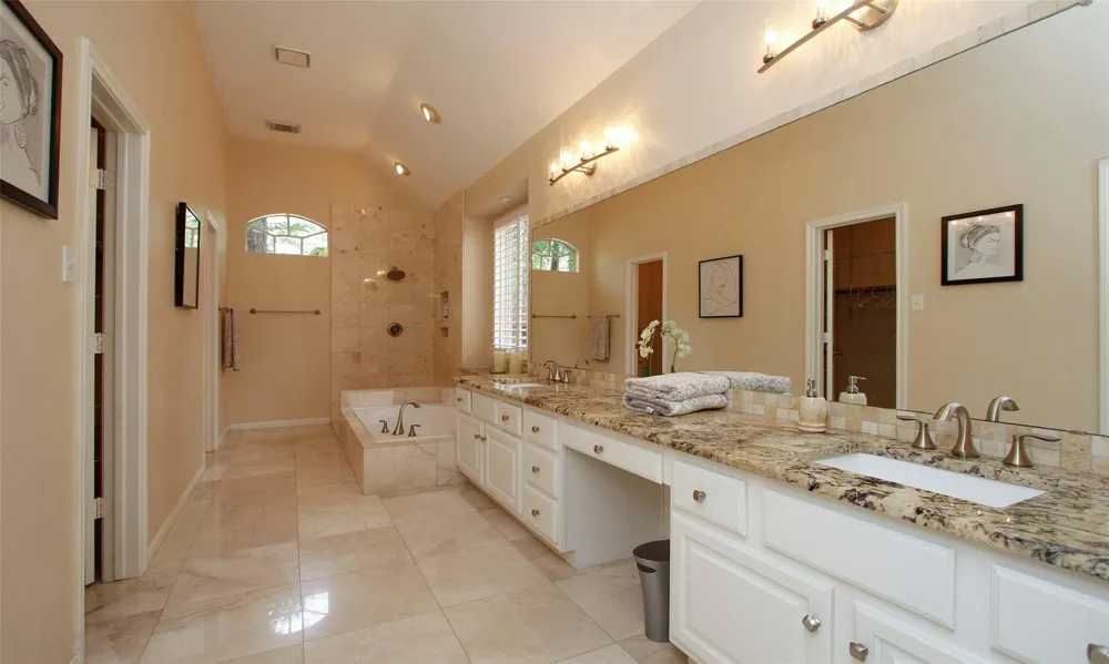19 E Sunny Slope Circle The Woodlands, TX 77381