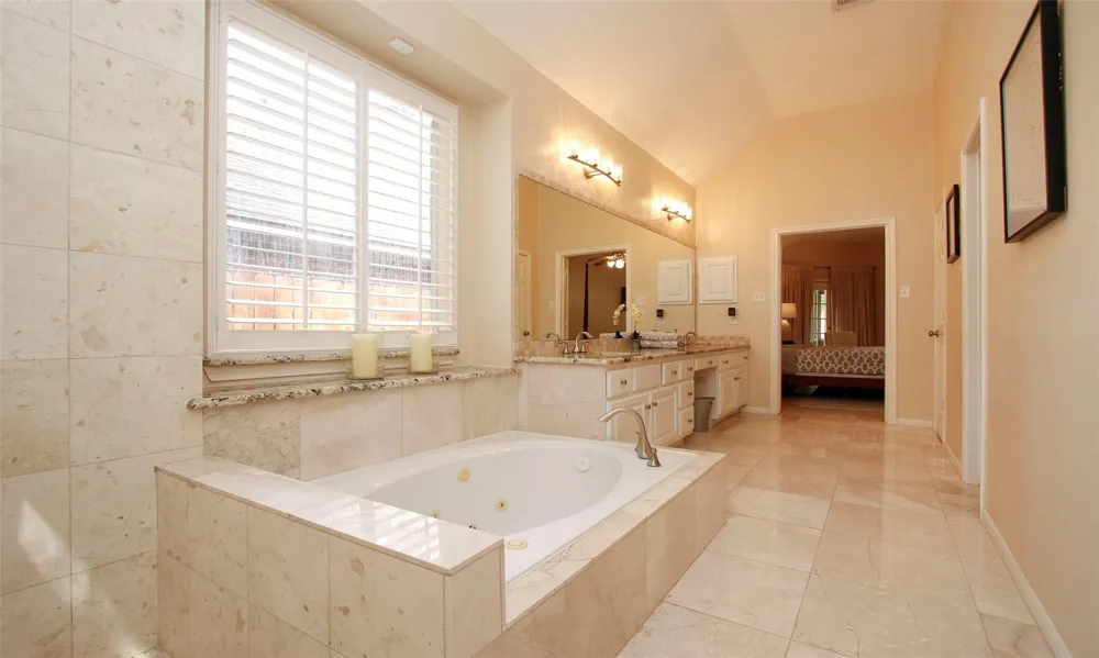 19 E Sunny Slope Circle The Woodlands, TX 77381