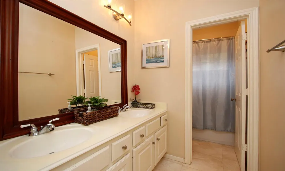 19 E Sunny Slope Circle The Woodlands, TX 77381