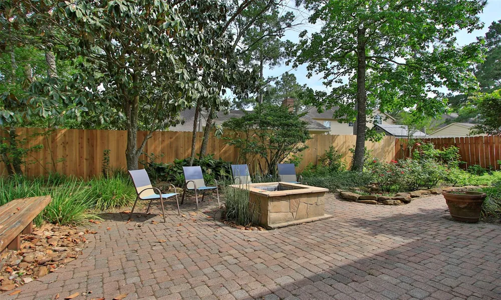 19 E Sunny Slope Circle The Woodlands, TX 77381
