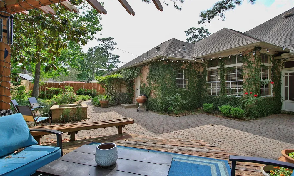 19 E Sunny Slope Circle The Woodlands, TX 77381