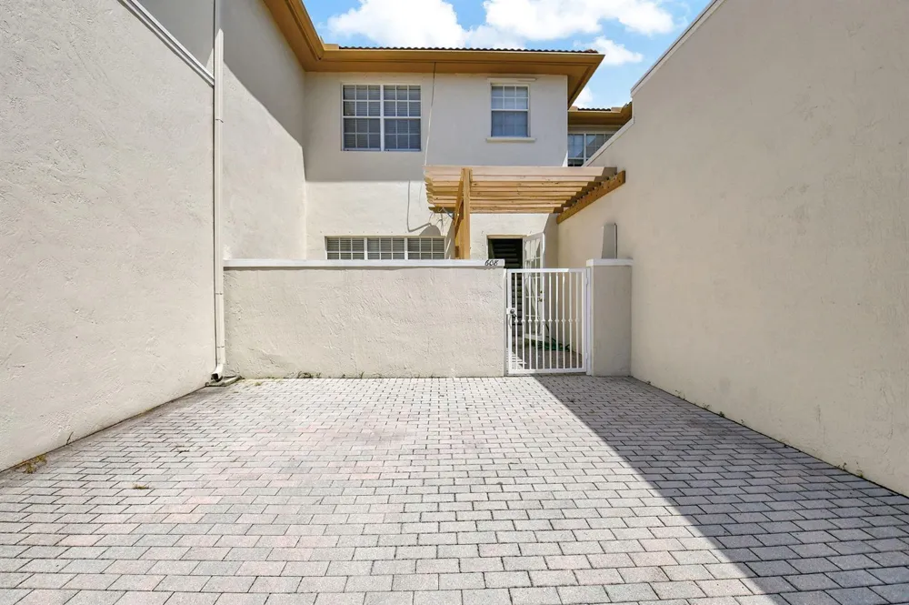 608 NW 25th Avenue Boynton Beach, FL 33426